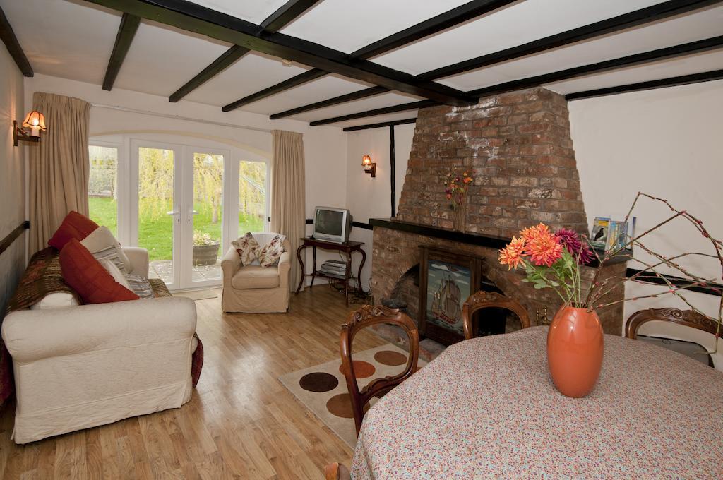 Tros Yr Afon Holiday Cottages And Manor House Beaumaris Habitación foto